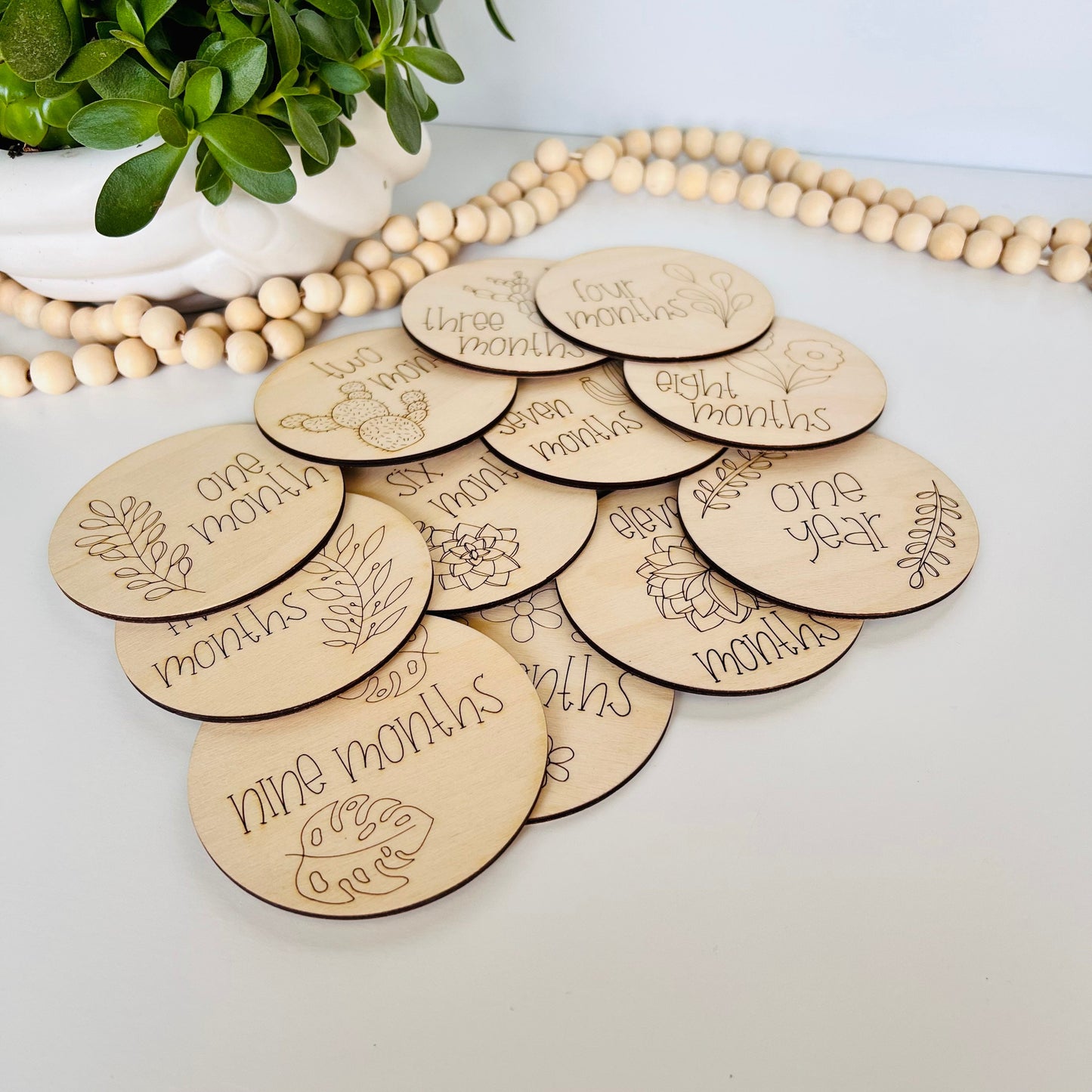 Wooden Monthly Milestone Markers for Baby Photos, Plant Themed Milestone Disc, Baby Gift
