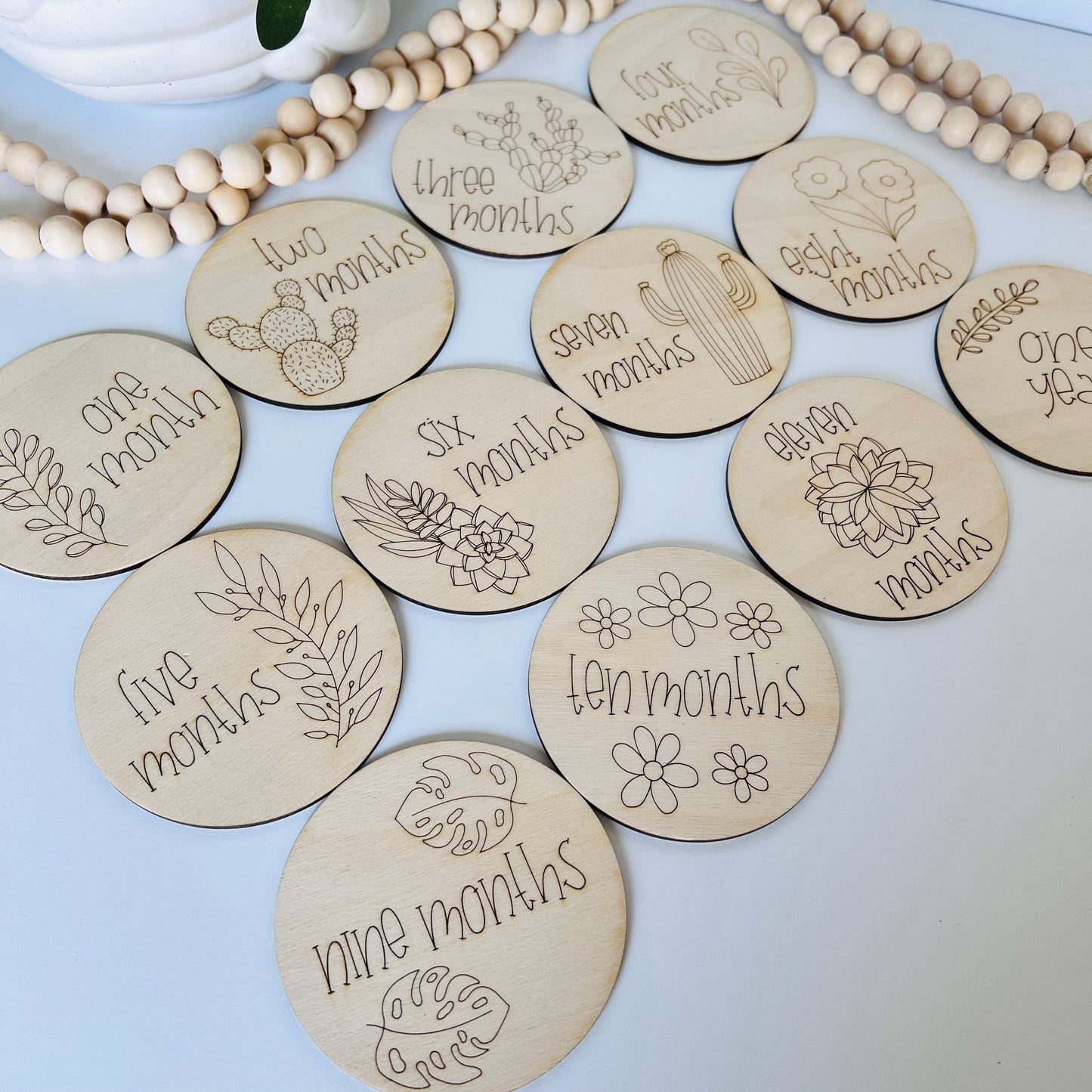 Wooden Monthly Milestone Markers for Baby Photos, Plant Themed Milestone Disc, Baby Gift
